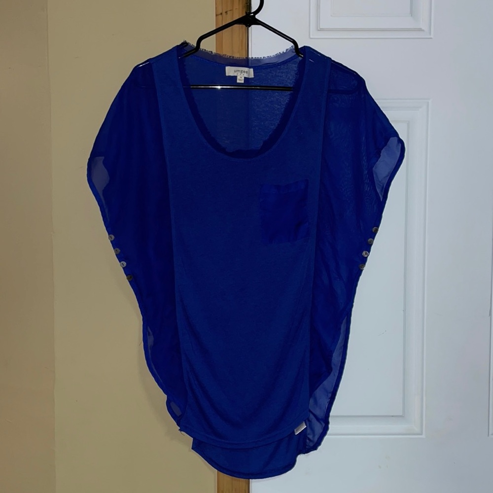 Women’s medium blouse